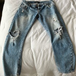 Zara ripped light wash jeans. Great condition. Ripped at the knee USA size 4